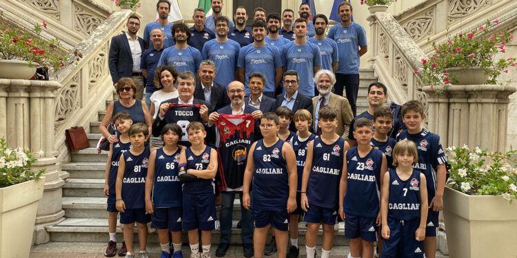 L'Esperia Olimpia Basket Cagliari ha festeggiato la promozione in Municipio