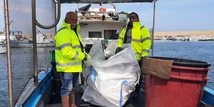 FLAGS - La rete che libera il mare