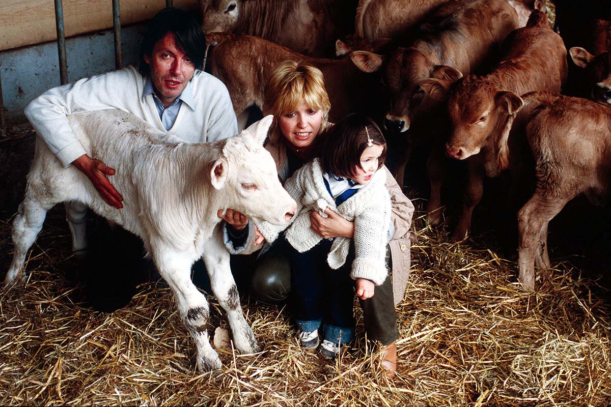 Fabrizio De Andrè con la moglie Dori Ghezzi e la figlia. 📷 Gianni  Minischetti/Farabola Foto