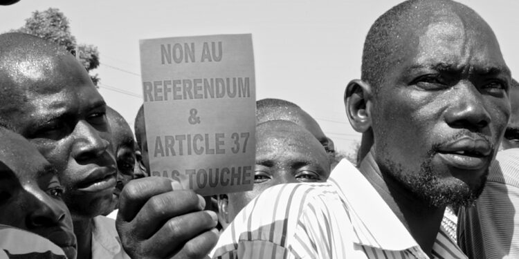 “Il paese delle persone integre” di Christian Carmosino Mereu