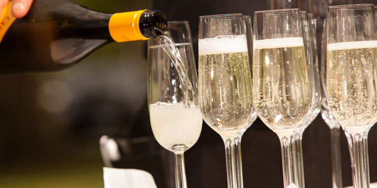 Spumante, calici. ? Depositphotos