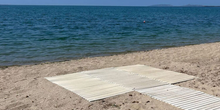 Torre Grande, passerella sulla spiaggia