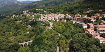 Una veduta del paese di Belvì