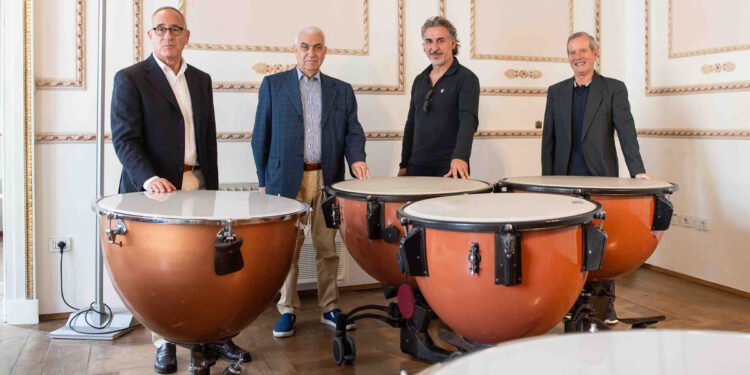 Campus, Mattone, Gazale e Mura con il set dei 5 timpani donati