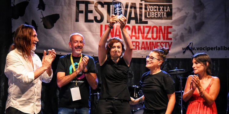 Cenere vince il Premio Amnesty Emergenti