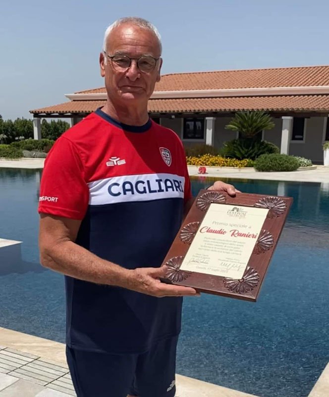Claudio Ranieri riceve il Premio Speciale Giulio Angioni