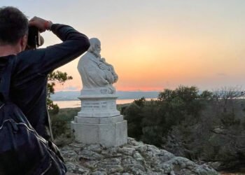 Francesco Arancioni fotografa il monumento di Garibaldi