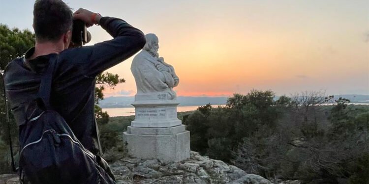 Francesco Arancioni fotografa il monumento di Garibaldi