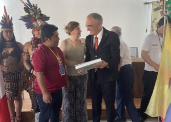 Il Sindaco di Quartu con il gruppo del Perù