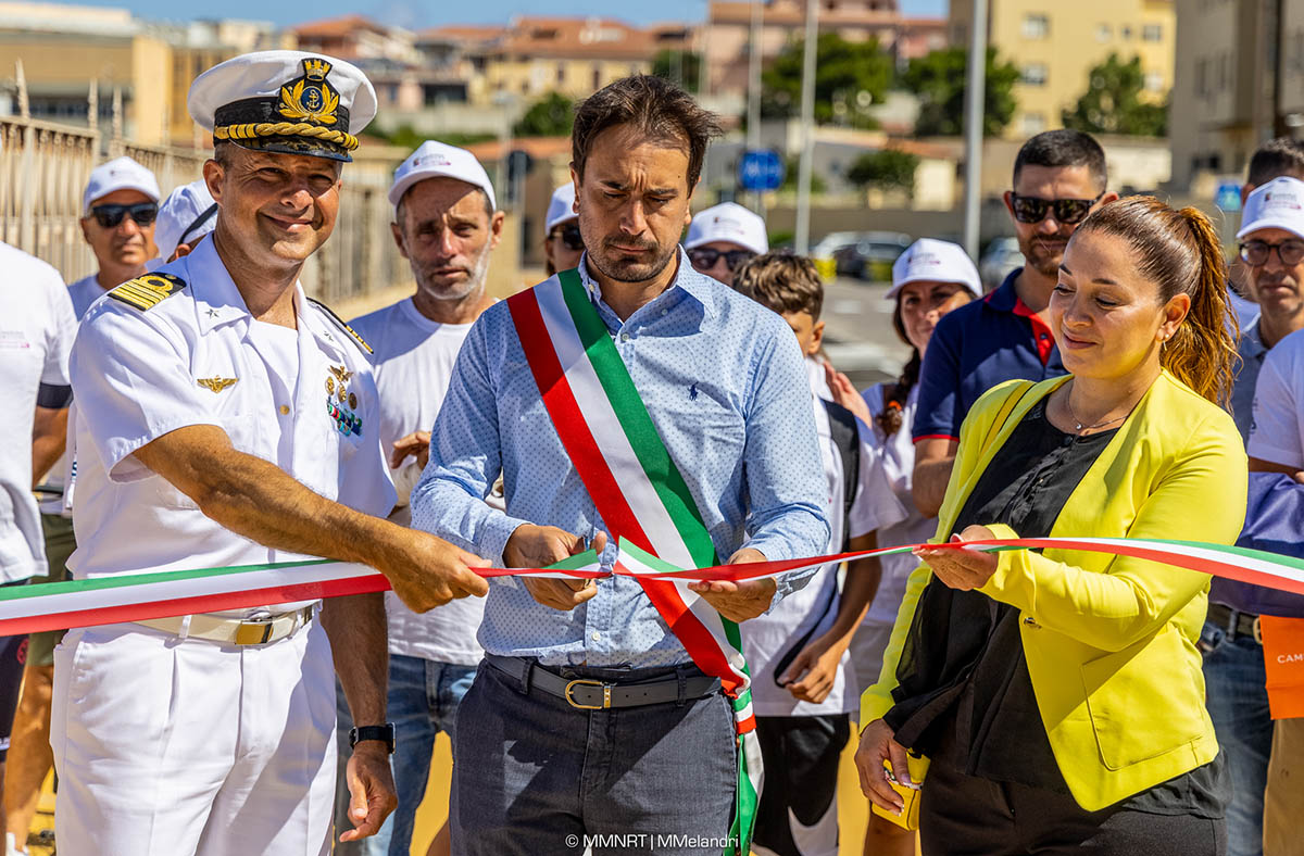Il sindaco di La Maddalena Fabio Lai inaugura il nuovo tratto della pista ciclabile