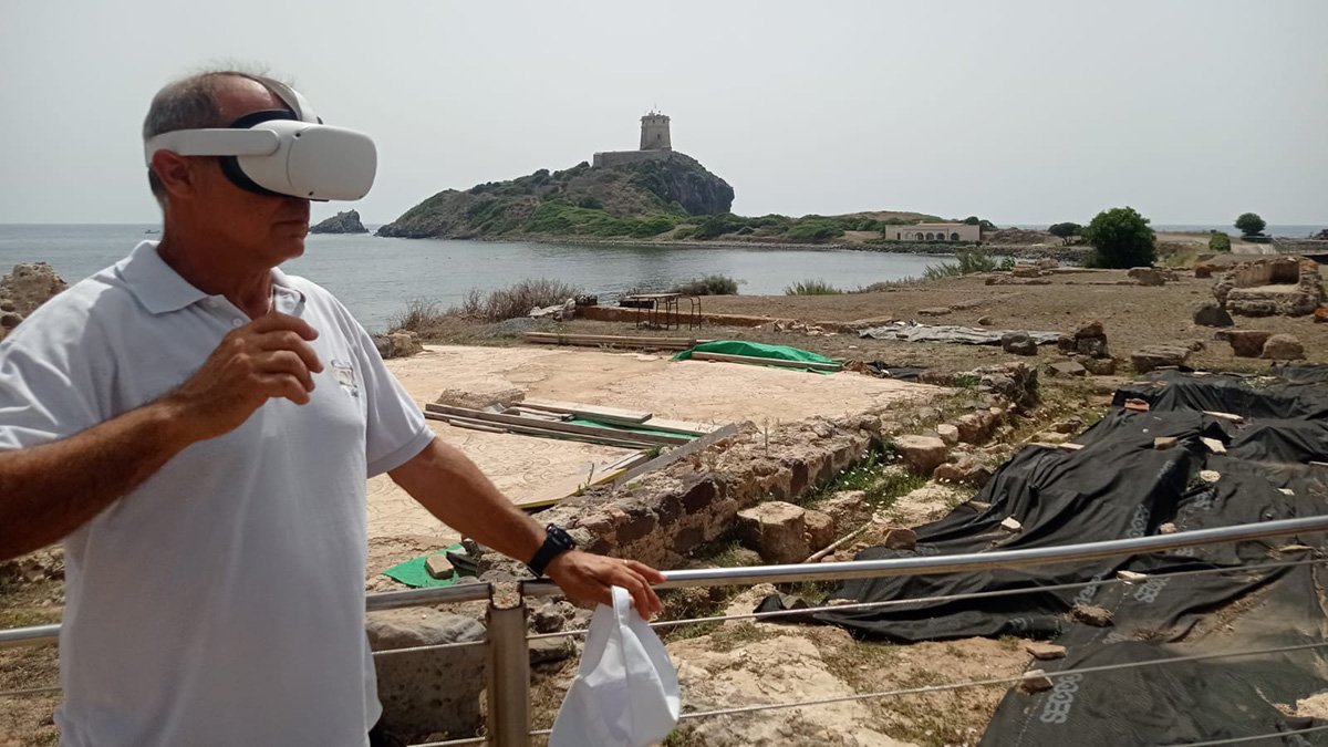 Nora, un utente con il visore