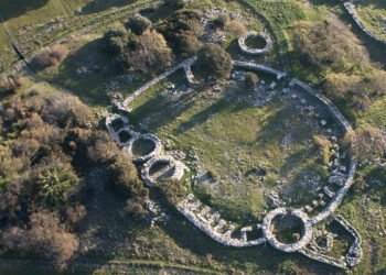 Santuario nuragico di Santa Vittoria a Serri - Recinto delle feste. ? Consorzio turistico dei laghi. License: CC BY-NC-SA