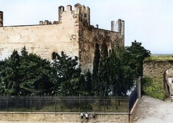 Castello Medievale di Sanluri in una foto d'epoca. ? Colorazione Marco Cau