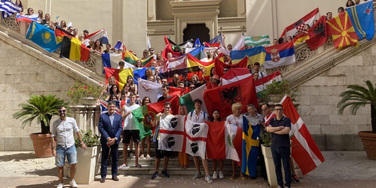 Al Palazzo Civico di Cagliari la “Flag Parade” della International Summer Week 2023