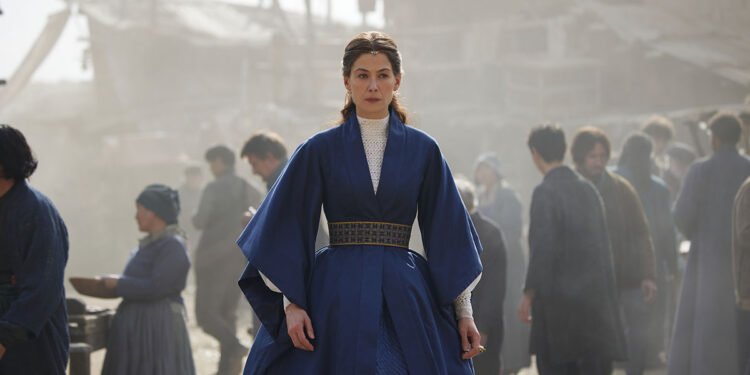 Moiraine Damodred (Rosamund Pike) nella seconda stagione de “La Ruota del Tempo”