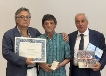 Premio letterario “Forum Traiani”: Gavino Ledda con Massimo Onofri, presidente di Giuria (sx) e il Presidente del Premio, Mario Zedda (dx)