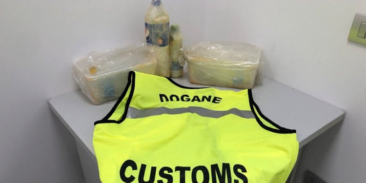 Alimenti sequestrati all'Aeroporto di Alghero