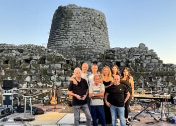 I Bertas davanti al nuraghe Santu Antine