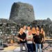 I Bertas davanti al nuraghe Santu Antine