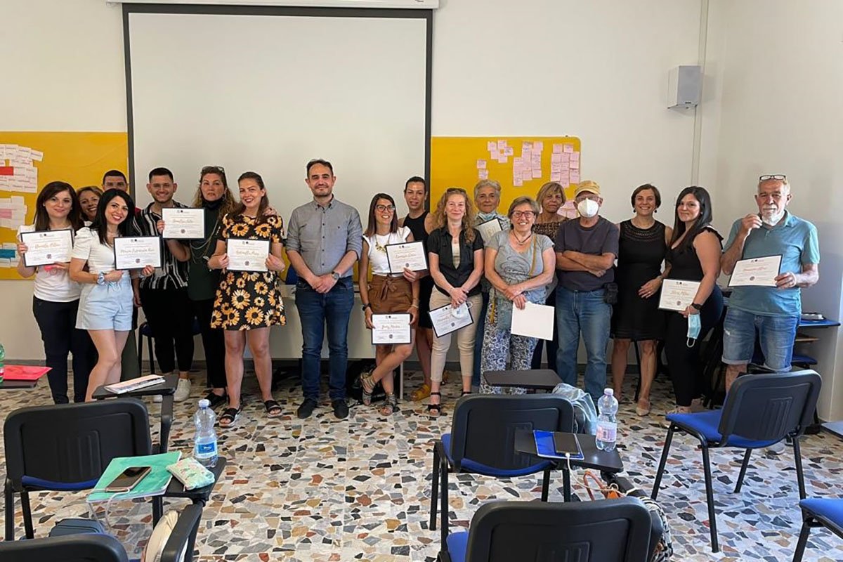 Don Marco Statzu con un gruppo di allievi di Opportunity 2022