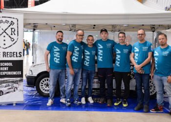 Gli organizzatori del Rally dei Nuraghi e del Vermentino con Paolo Diana e il pilota Jakkoo Lavio