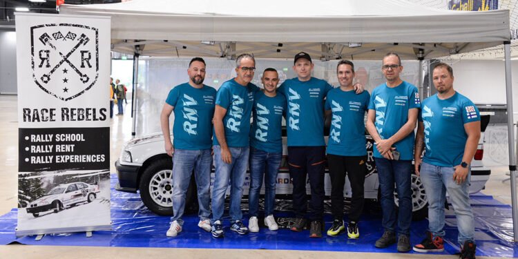Gli organizzatori del Rally dei Nuraghi e del Vermentino con Paolo Diana e il pilota Jakkoo Lavio