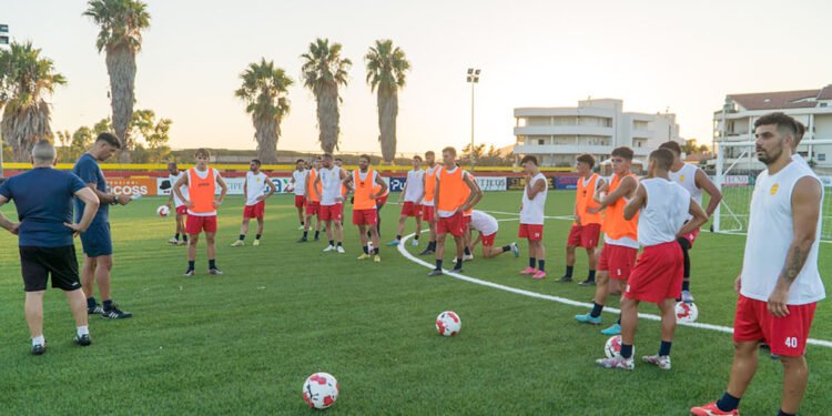 Prima squadra Alghero Calcio in preparazione