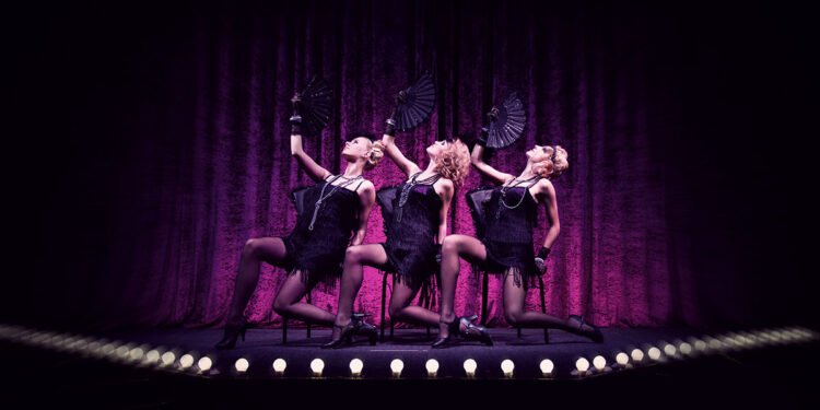 Uno spettacolo di Burlesque. ? Depositphotos