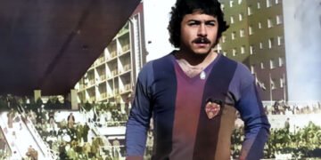Carlos Caszely con la maglia del Levante
