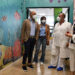 La garante regionale Carla Puligheddu all'ingresso del Materno infantile dell’Aou di Sassari