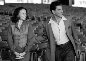 Felicia Montealegre (Carey Mulligan) e Leonard Bernstein (Bradley Cooper), nel film “Maestro”. ? Netflix