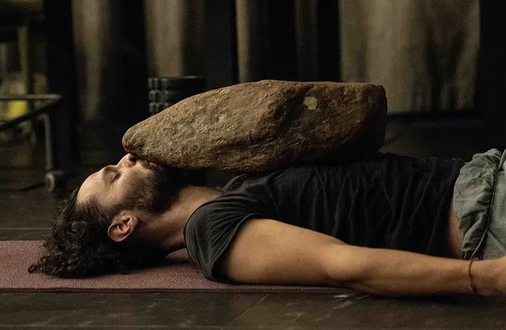 "Un uomo di pietra" di Andrès Aguirre