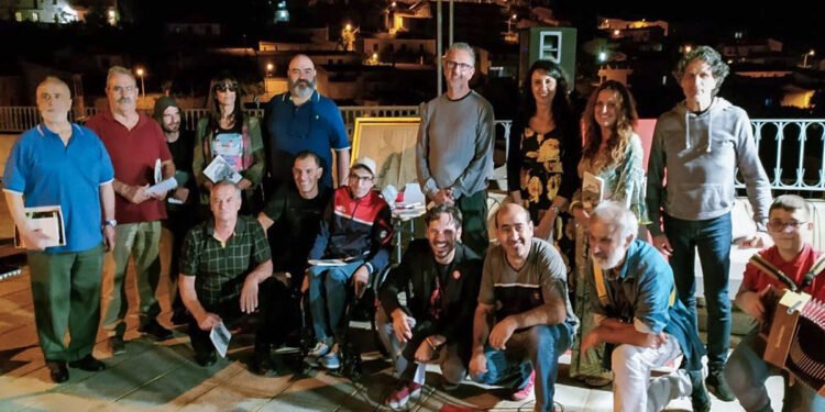 Vincitore partecipanti e organizzatori Adelasia Poetry Slam Sardegna. ? Giovanni Salis