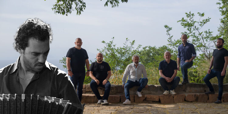 Daniele Di Bonaventura e il gruppo vocale A Filetta. ? Armand Luciani