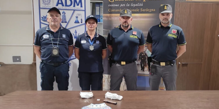 ADM e GDF arrestano un cittadino filippino all’aeroporto di Cagliari, con 195 grammi di droga