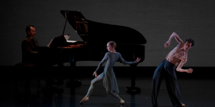 "Echoes of life": Silvia Azzoni e Oleksandr Ryabko con il pianista Michal Bialk