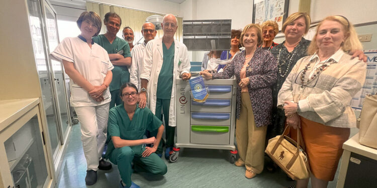 L’International Inner Wheel Club Sassari dona carrello multifunzione all'Unità operativa di Chirurgia del piede diabetico