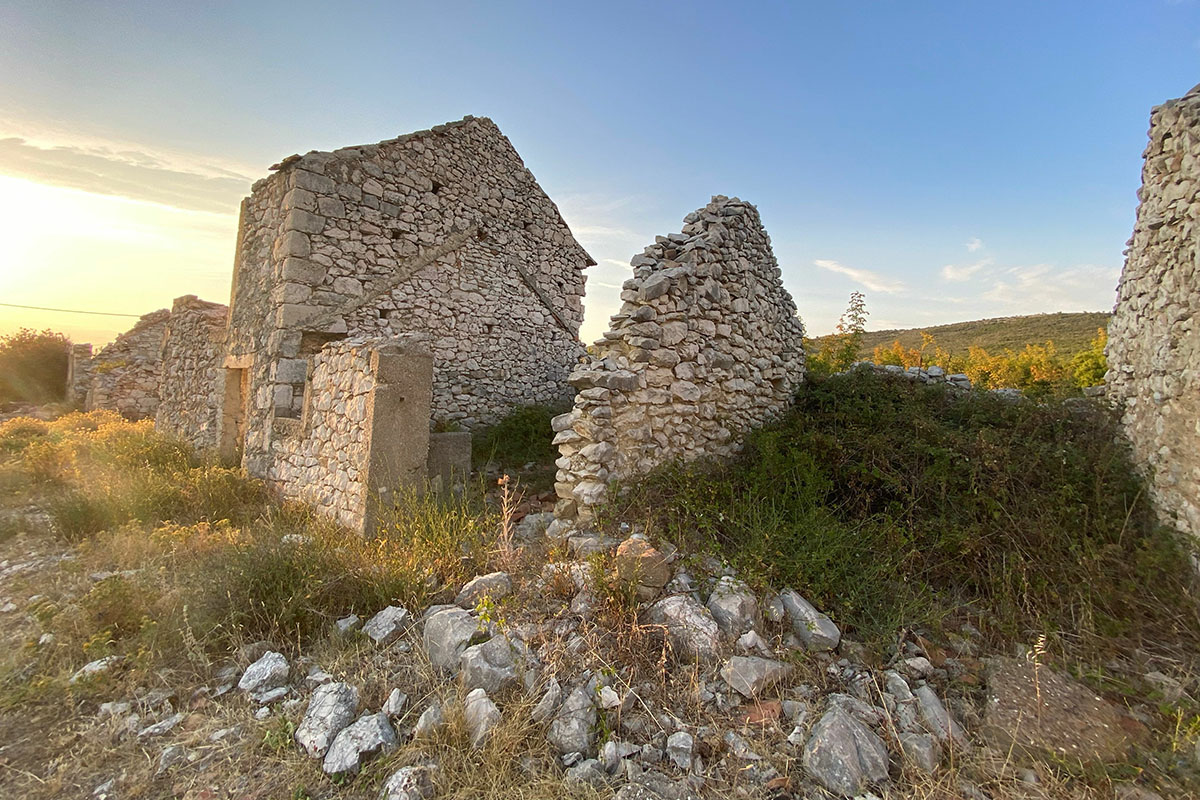 Nuraghe Serbissi, Osini. 📷 AdobeStock | Jelena Kalanj Wirestock Creators