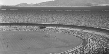 Una partita allo stadio Maracanã prima del campionato del mondo del 1950