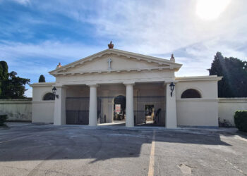 Quartu, la facciata monumentale restaurata del cimitero comunale