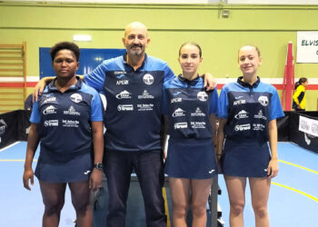 Tennistavolo Sassari A2 femminile col coach Poma
