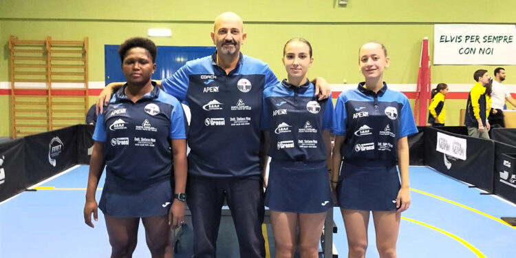 Tennistavolo Sassari A2 femminile col coach Poma