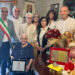 Giuseppina Foddis insieme ai figli e al sindaco Sanna