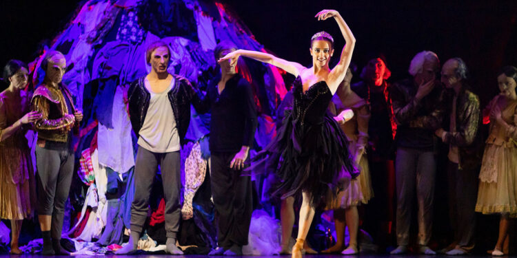 "Il Lago dei Cigni, ovvero il Canto" del Balletto di Roma, con Carola Puddu