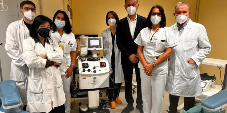 Sassari: Dott. Soro, direttore dell’Agenzia provinciale delle Entrate, con i sanitari del Centro trasfusionale