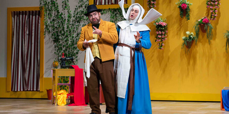 “Il barbiere di Siviglia”, stagione lirica 2023 dell’Ente de Carolis di Sassari: Marco Solinas (Bartolo) e Matteo Falcier (Il conte D'Almaviva travestito da Suora). ? Elisa Casula