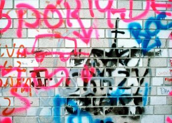 Muro imbrattato. ? Depositphotos