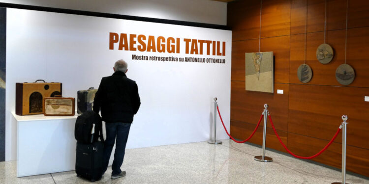 “Paesaggi tattili” di Antonello Ottonello in mostra alla Cagliari Airport Library