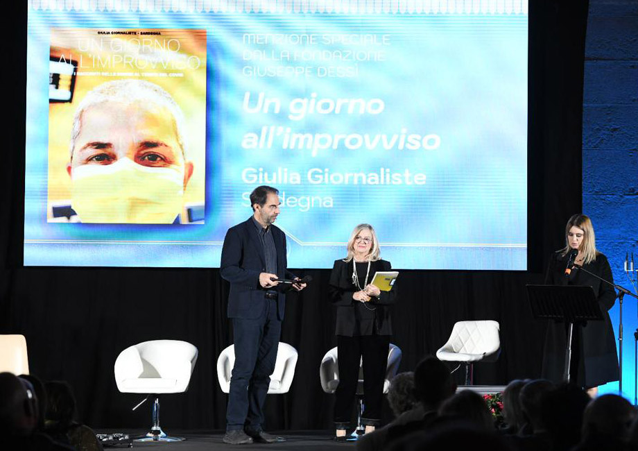 Premio Dessì: Susi Ronchi per la menzione al libro "Un giorno all'improvviso". 
? Franca e Fabio