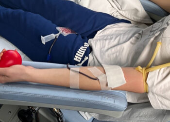 Una studentessa dell'Ipsar di Sassari dona il sangue